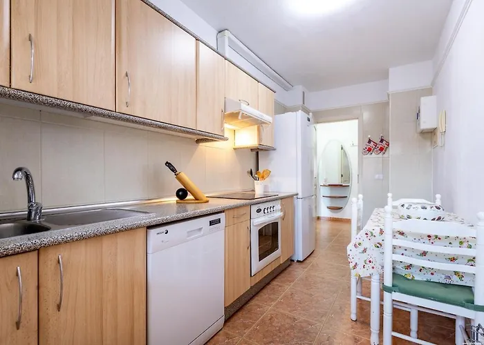 Cerca De La Playa Y Comodo By *