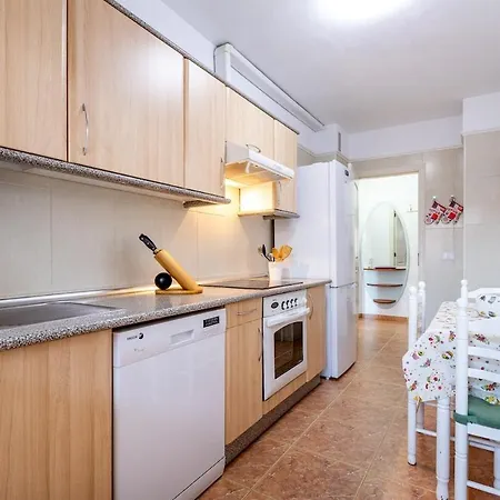 Cerca De La Playa Y Comodo By *