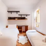Cerca De La Playa Y Comodo By 아파트